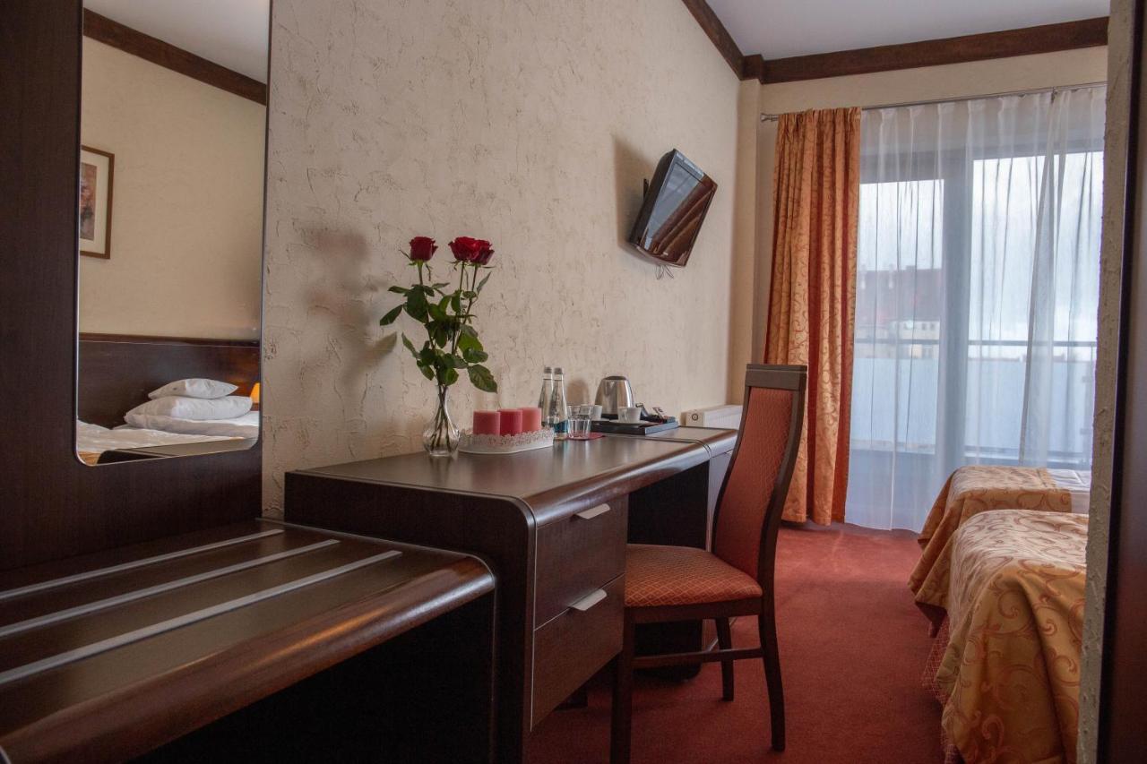 Neptun Hotel Legnica Exterior foto